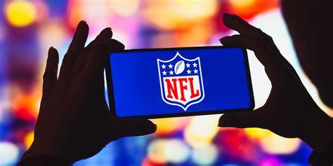 bet365 stars Aaron Paul in new TV ad to create NFL buzz.